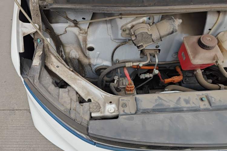 Used Farizon Xingxiang V 2023 V6E Zhonghang Lithium Battery 38.64kWh Value Edition Engine Bay Right