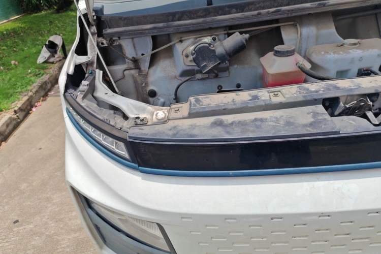 Used Farizon Xingxiang V 2023 V5E AVIC Lithium Battery 38.64kWh Value Edition Engine Bay Right