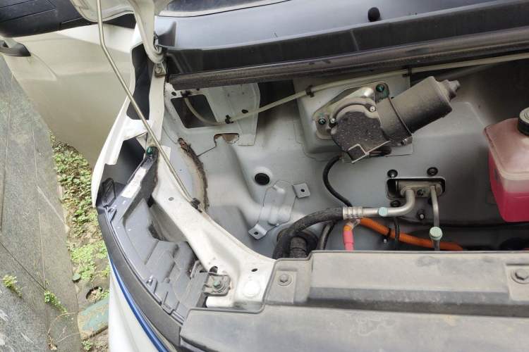 Used Farizon Xingxiang V 2023 V6E Guoxuan 41.93 kWh Feature Edition JHC6480BEV51 Engine Bay Right