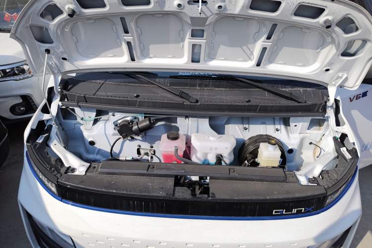 Used Farizon Xingxiang V 2023 V6E Zhonghang Lithium Battery 38.64kWh Value Edition Engine Bay