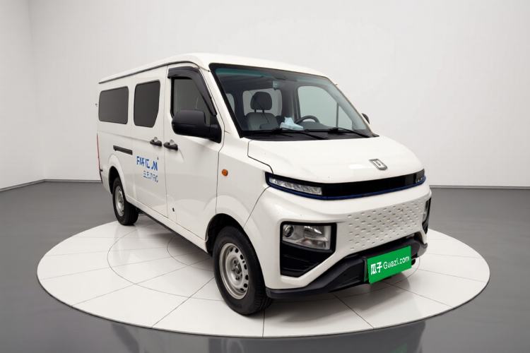 Used Farizon Xingxiang V 2023 V6E Guoxuan Hi-Tech 41.93 kWh Value Edition Exterior 2