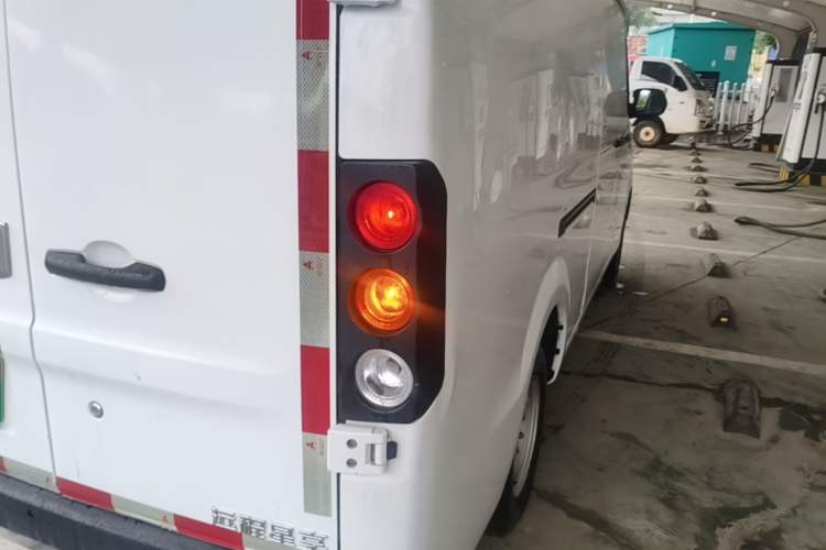 Used Farizon Xingxiang V 2023 V6E Guoxuan Hi-Tech 38.7 kWh Value Edition Exterior 3