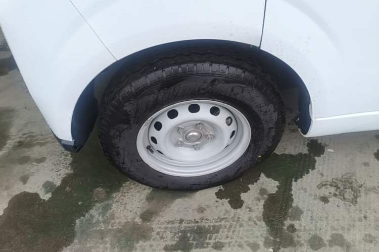 Used Farizon Xingxiang V 2023 V6E Guoxuan Hi-Tech 38.7 kWh Value Edition Exterior 4