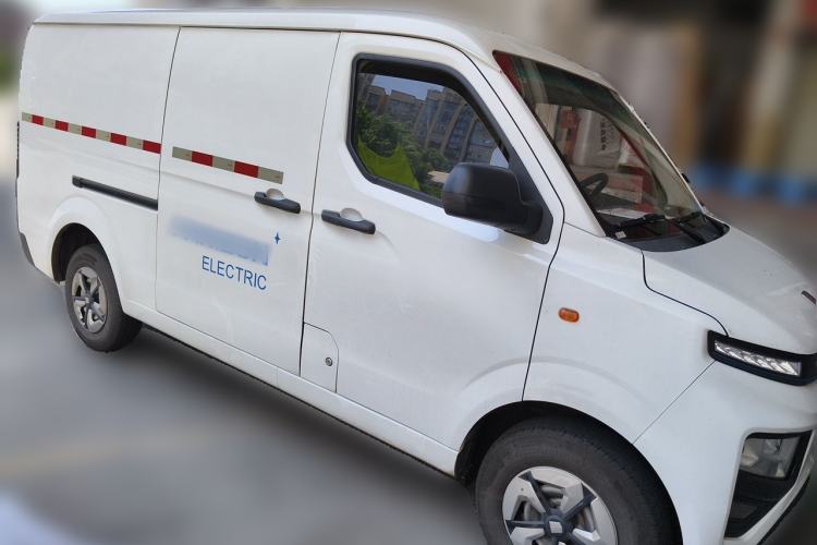 Used Farizon Xingxiang V 2023 V5E AVIC Lithium Battery 38.64kWh Deluxe Edition Front Right 45 Deg