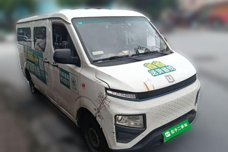 Used Farizon Xingxiang V 2023 V6E Guoxuan 41.93 kWh Feature Edition JHC6480BEV51 Front Right 45 Deg