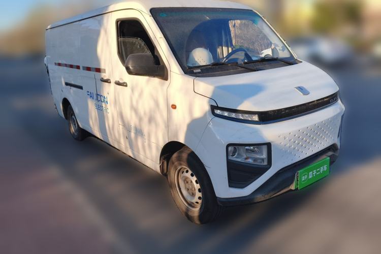 Used Farizon Xingxiang V 2023 V6E Guoxuan Hi-Tech 38.7 kWh Value Edition Front Right 45 Deg
