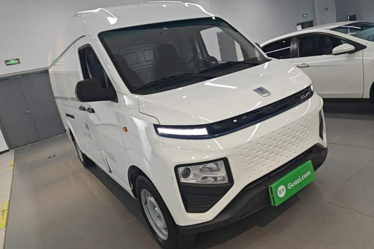 Used Farizon Xingxiang V 2023 V6E Guoxuan Hi-Tech 41.93 kWh Value Edition Front Right 45 Deg