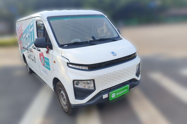Used Farizon Xingxiang V 2023 V6E Ningde Times 41.86kWh Value Edition Front Right 45 Deg