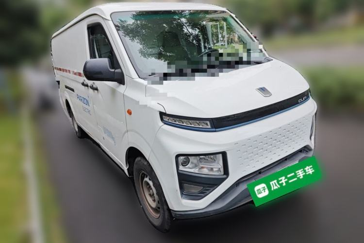 Used Farizon Xingxiang V 2023 V6E Zhonghang Lithium Battery 38.64kWh Value Edition Front Right 45 Deg