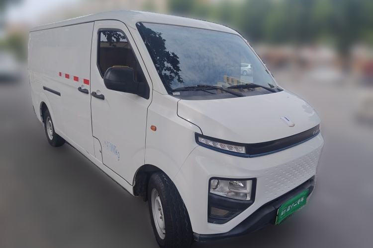 Used Farizon Xingxiang V 2023 V6E Guoxuan Hi-Tech 38.7 kWh Value Edition Front Right 45 Deg