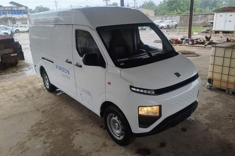 Used Farizon Xingxiang V 2023 V6E PLUS Ningde Era 41.86kWh 3rd-Generation Battery Pack – Value Edition Front Right 45 Deg