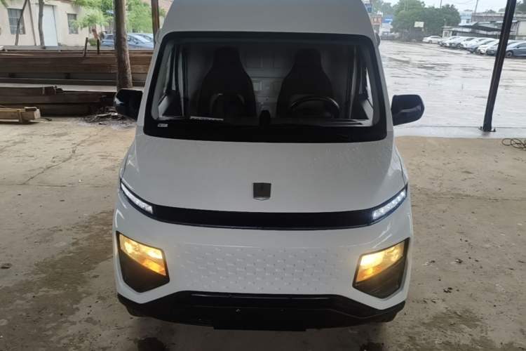 Used Farizon Xingxiang V 2023 V6E PLUS Ningde Era 41.86kWh 3rd-Generation Battery Pack – Value Edition Front