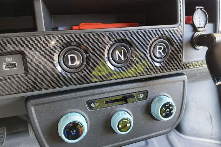 Used Farizon Xingxiang V 2023 V5E AVIC Lithium Battery 38.64kWh Deluxe Edition Gear Lever
