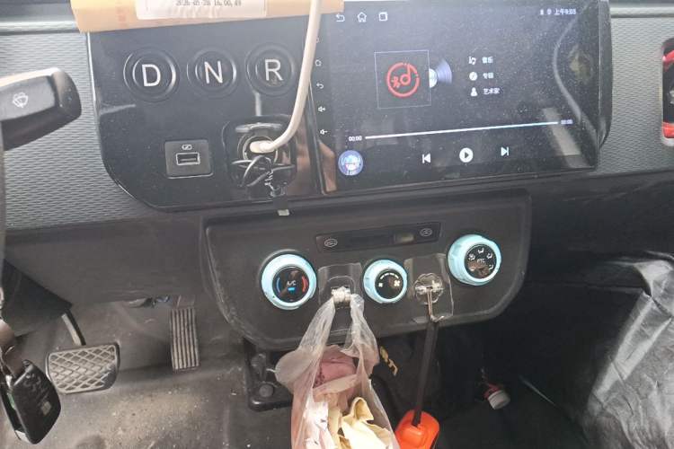 Used Farizon Xingxiang V 2023 V6E Guoxuan 41.93 kWh Feature Edition JHC6480BEV51 Gear Lever