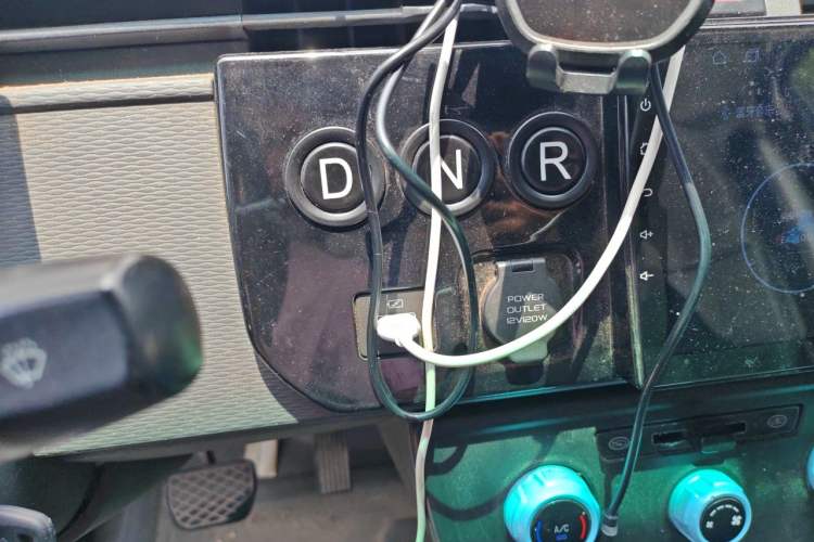 Used Farizon Xingxiang V 2023 V5E AVIC Lithium Battery 38.64kWh Value Edition Gear Lever