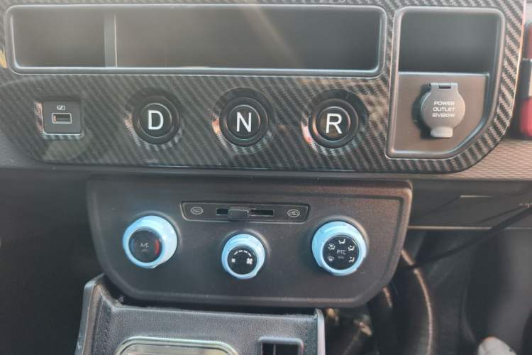 Used Farizon Xingxiang V 2023 V6E PLUS Guoxuan High-Tech 41.93 kWh Value Edition Gear Lever