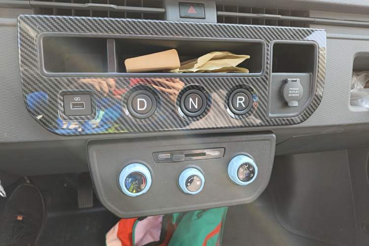 Used Farizon Xingxiang V 2023 V6E Zhonghang Lithium Battery 38.64kWh Value Edition Gear Lever