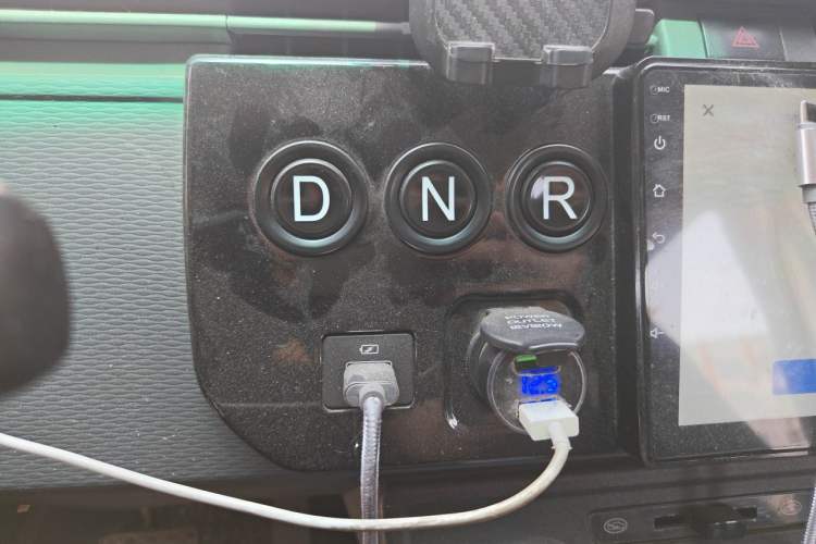 Used Farizon Xingxiang V 2023 V6E Guoxuan 41.93 kWh Feature Edition JHC6480BEV51 Gear Lever