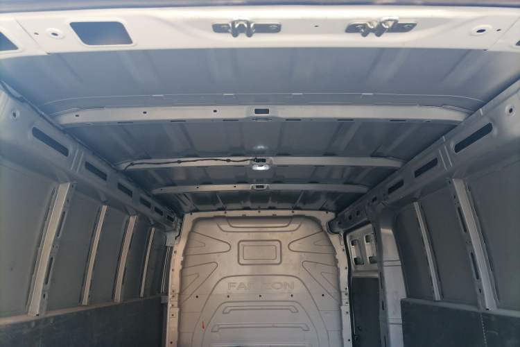 Used Farizon Xingxiang V 2023 V6E Guoxuan Hi-Tech 38.7 kWh Value Edition Headliner
