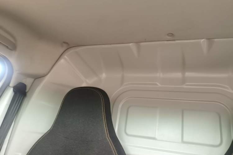 Used Farizon Xingxiang V 2023 V6E PLUS Ningde Era 41.86kWh 3rd-Generation Battery Pack – Value Edition Headliner