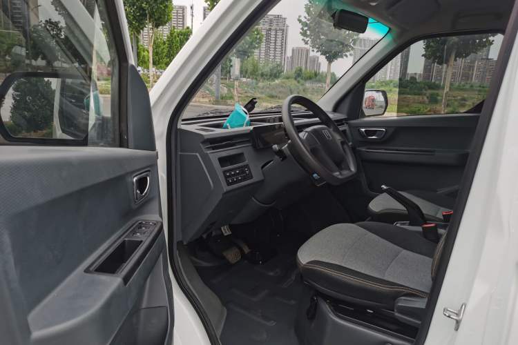 Used Farizon Xingxiang V 2023 V6E Guoxuan 41.93 kWh Feature Edition JHC6480BEV51 Interior 1