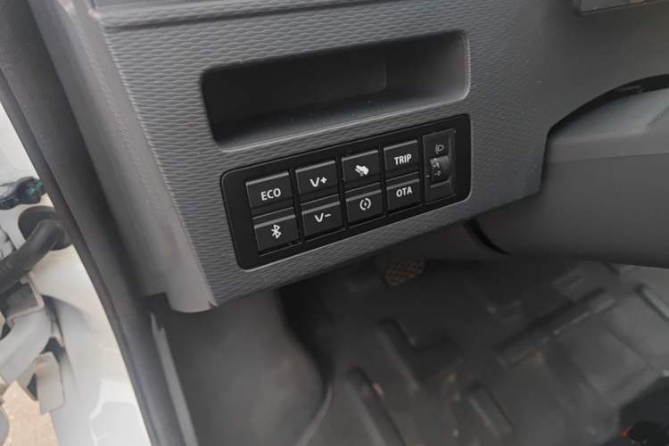 Used Farizon Xingxiang V 2023 V6E Ningde Times 41.86kWh Value Edition Interior 11