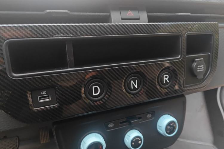 Used Farizon Xingxiang V 2023 V6E Ningde Times 41.86kWh Value Edition Interior 12