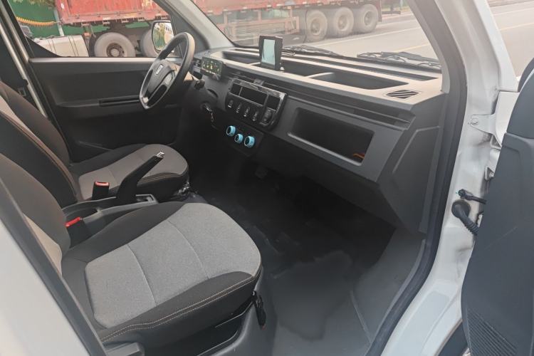 Used Farizon Xingxiang V 2023 V6E Ningde Times 41.86kWh Value Edition Interior 2