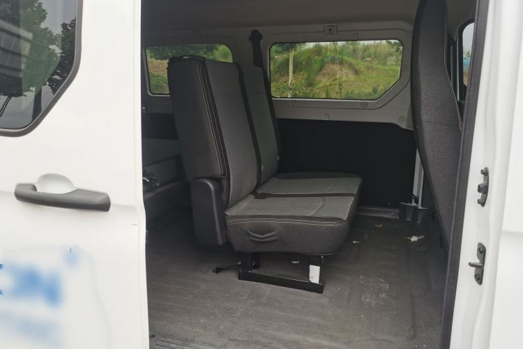 Used Farizon Xingxiang V 2023 V6E Guoxuan 41.93 kWh Feature Edition JHC6480BEV51 Interior 2