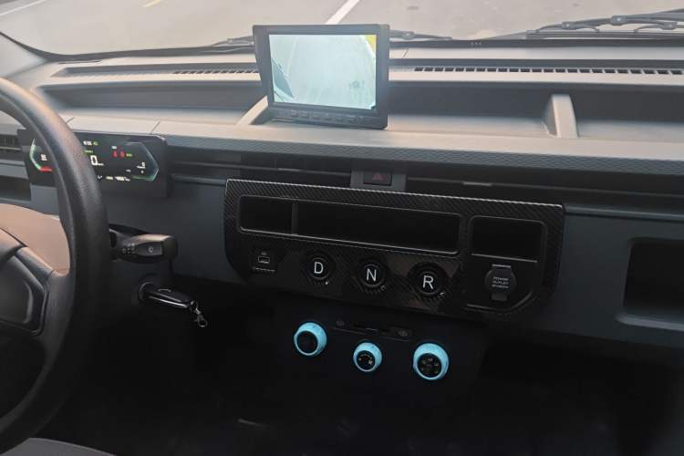 Used Farizon Xingxiang V 2023 V6E Ningde Times 41.86kWh Value Edition Interior 3