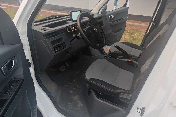 Used Farizon Xingxiang V 2023 V6E Ningde Times 41.86kWh Value Edition Interior 9