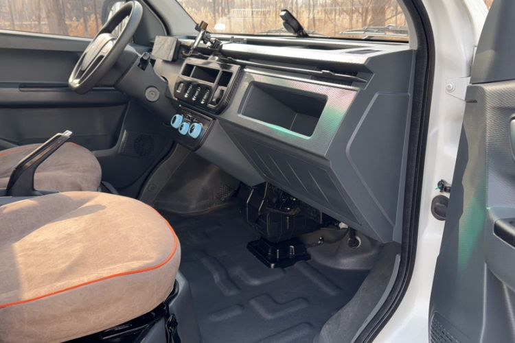 Used Farizon Xingxiang V 2023 V6E Guoxuan Hi-Tech 41.93 kWh Value Edition Interior 9