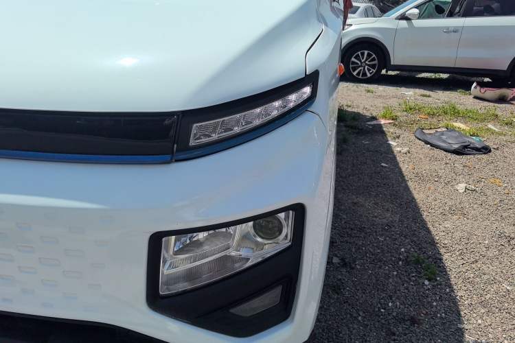 Used Farizon Xingxiang V 2023 V5E Guoxuan High-Tech 38.7 kWh Value Edition Left Front Headlight