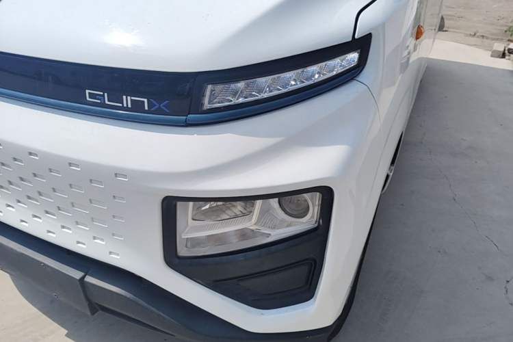 Used Farizon Xingxiang V 2023 V6E Guoxuan Hi-Tech 41.93 kWh Value Edition Left Front Headlight