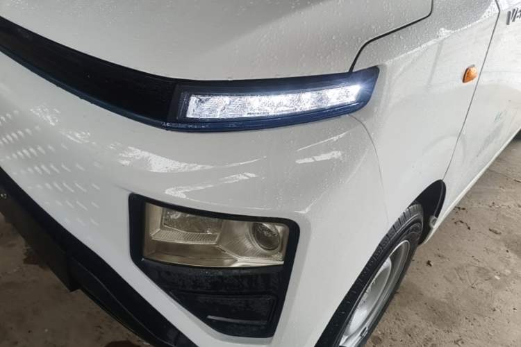 Used Farizon Xingxiang V 2023 V6E PLUS Ningde Era 41.86kWh 3rd-Generation Battery Pack – Value Edition Left Front Headlight