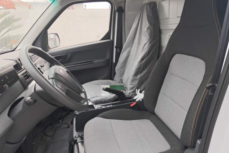 Used Farizon Xingxiang V 2023 V6E Guoxuan Hi-Tech 41.93 kWh Value Edition Left Front Seat