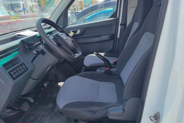 Used Farizon Xingxiang V 2023 V5E Guoxuan High-Tech 38.7 kWh Value Edition Left Front Seat