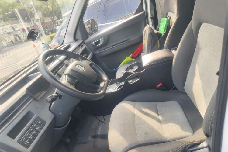 Used Farizon Xingxiang V 2023 V6E Guoxuan Hi-Tech 38.7 kWh Value Edition Left Front Seat