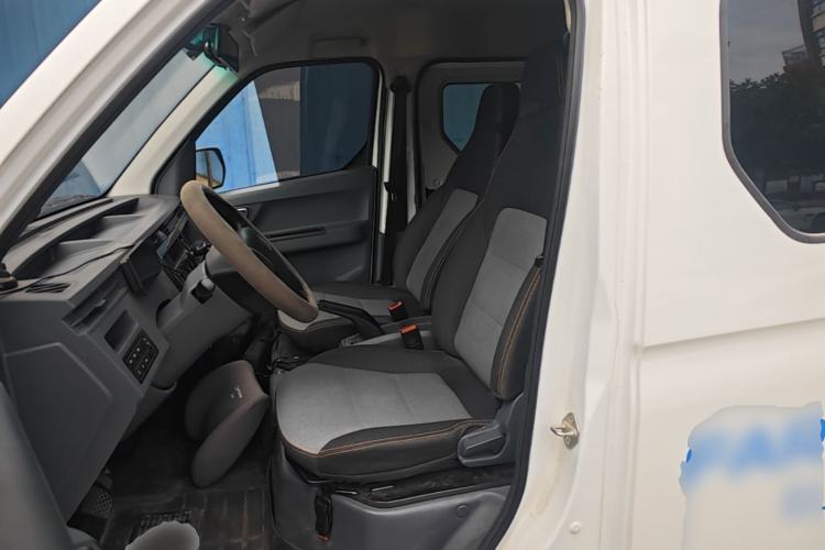 Used Farizon Xingxiang V 2023 V6E Guoxuan Hi-Tech 41.93 kWh Value Edition Left Front Seat