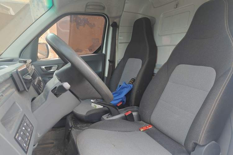 Used Farizon Xingxiang V 2023 V6E Guoxuan Hi-Tech 38.7 kWh Value Edition Left Front Seat