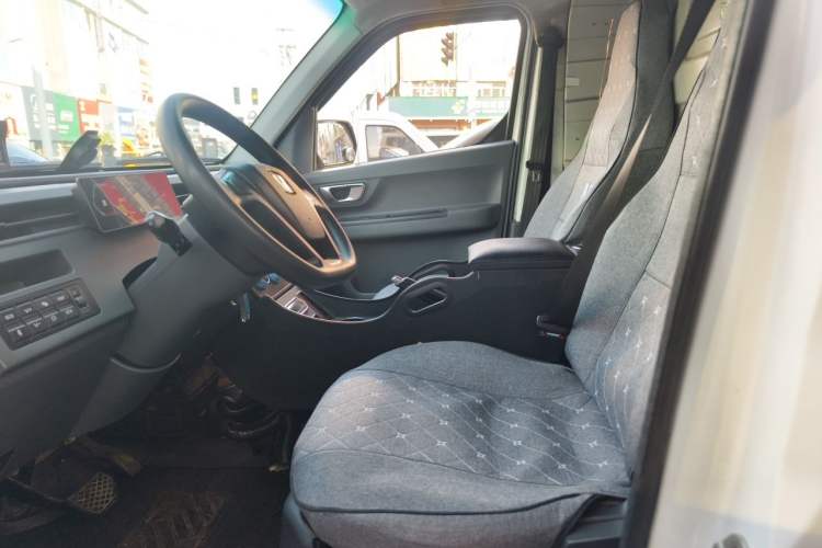 Used Farizon Xingxiang V 2023 V6E PLUS Guoxuan High-Tech 41.93 kWh Value Edition Left Front Seat