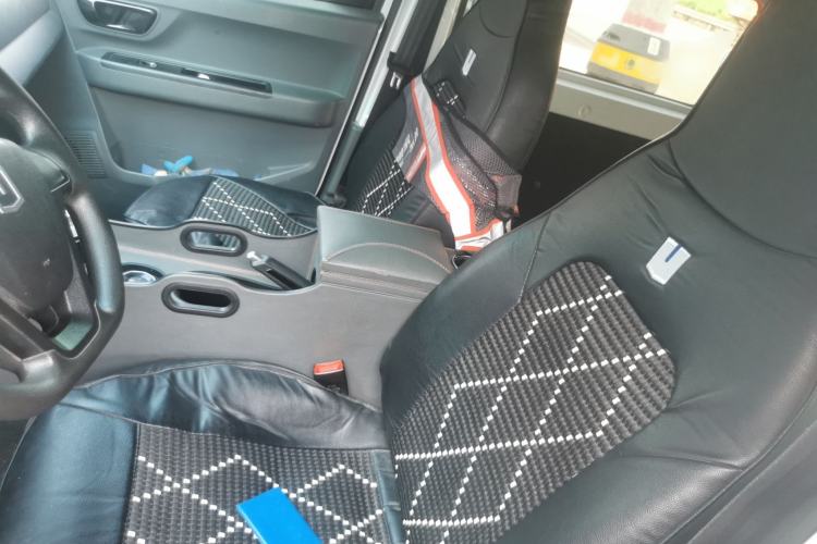 Used Farizon Xingxiang V 2023 V6E Guoxuan 41.93 kWh Feature Edition JHC6480BEV51 Left Front Seat