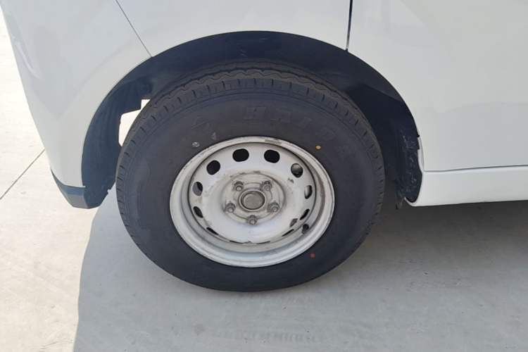 Used Farizon Xingxiang V 2023 V6E Guoxuan Hi-Tech 41.93 kWh Value Edition Left Front Wheel Hub