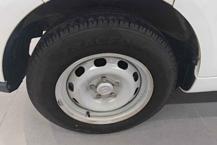Used Farizon Xingxiang V 2023 V6E Guoxuan Hi-Tech 41.93 kWh Value Edition Left Front Wheel Hub