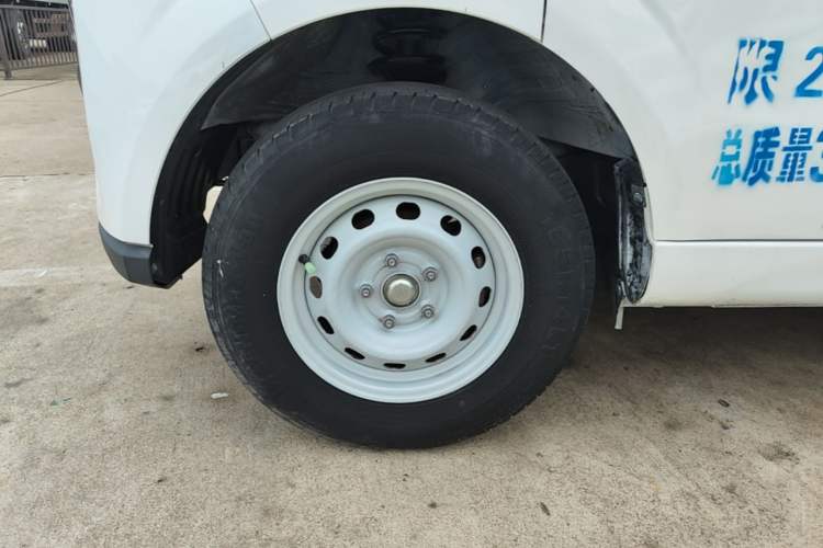 Used Farizon Xingxiang V 2023 V6E Guoxuan Hi-Tech 41.93 kWh Value Edition Left Front Wheel Hub