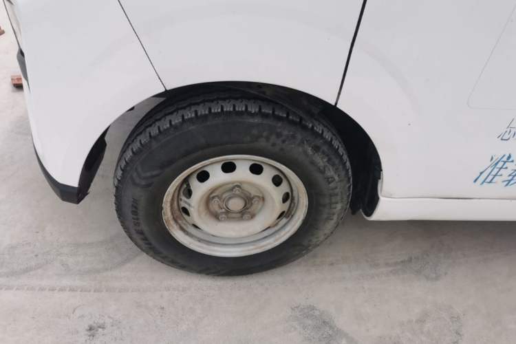 Used Farizon Xingxiang V 2023 V6E Zhonghang Lithium Battery 38.64kWh Value Edition Left Front Wheel Hub