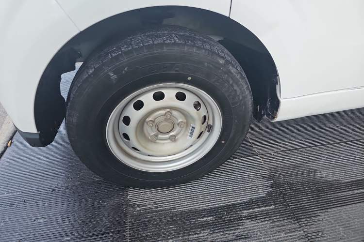 Used Farizon Xingxiang V 2023 V6E Ningde Times 41.86kWh Value Edition Left Front Wheel Hub