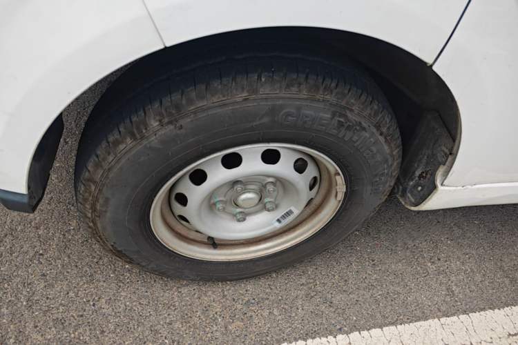 Used Farizon Xingxiang V 2023 V6E Guoxuan Hi-Tech 41.93 kWh Value Edition Left Front Wheel Hub