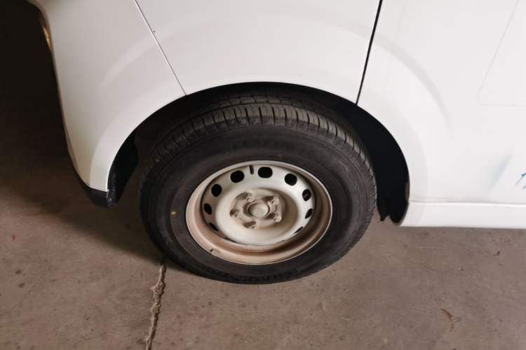 Used Farizon Xingxiang V 2023 V6E Zhonghang Lithium Battery 38.64kWh Value Edition Left Front Wheel Hub