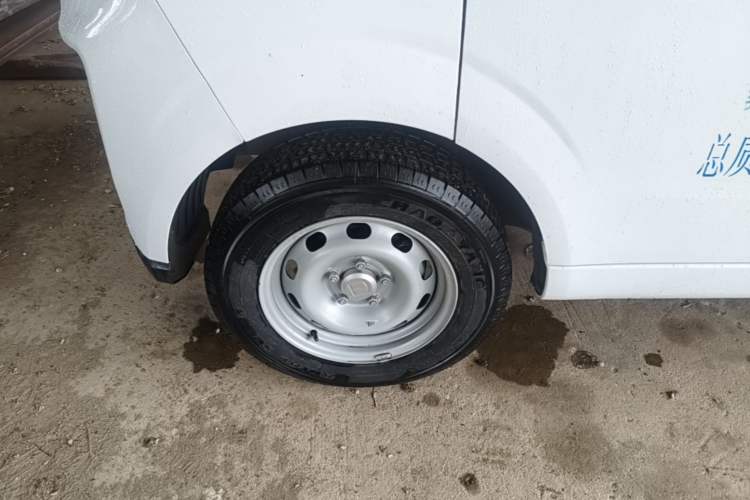 Used Farizon Xingxiang V 2023 V6E PLUS Ningde Era 41.86kWh 3rd-Generation Battery Pack – Value Edition Left Front Wheel Hub